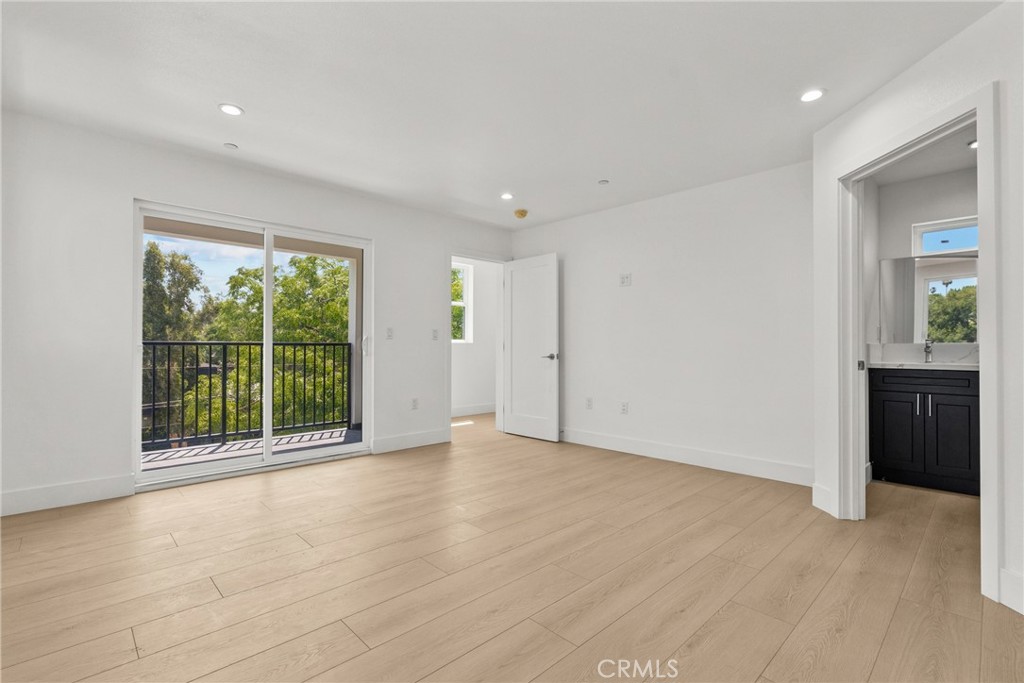 322 Leslie Way Property Photo 3