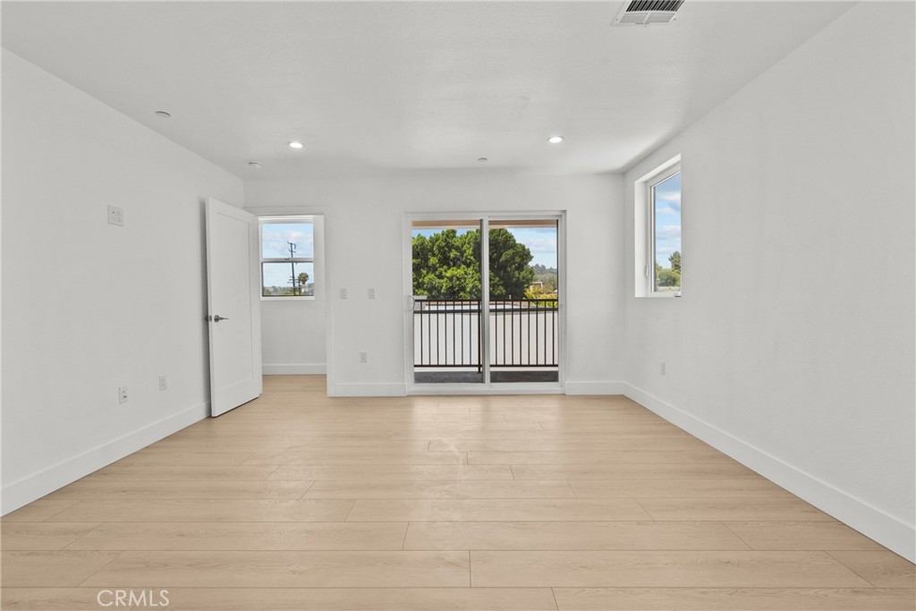 322 Leslie Way Property Photo 9