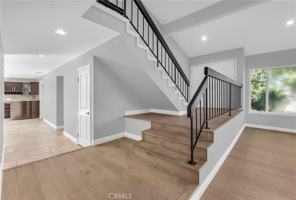 4642 Poe Avenue Property Photo 8