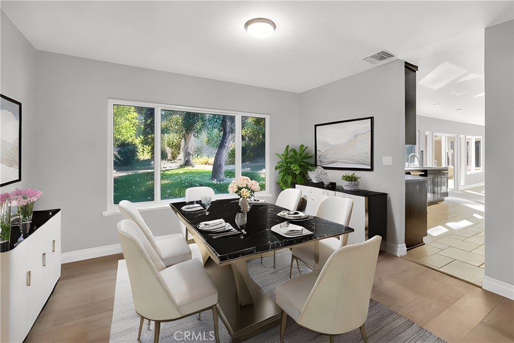 4642 Poe Avenue Property Photo 10