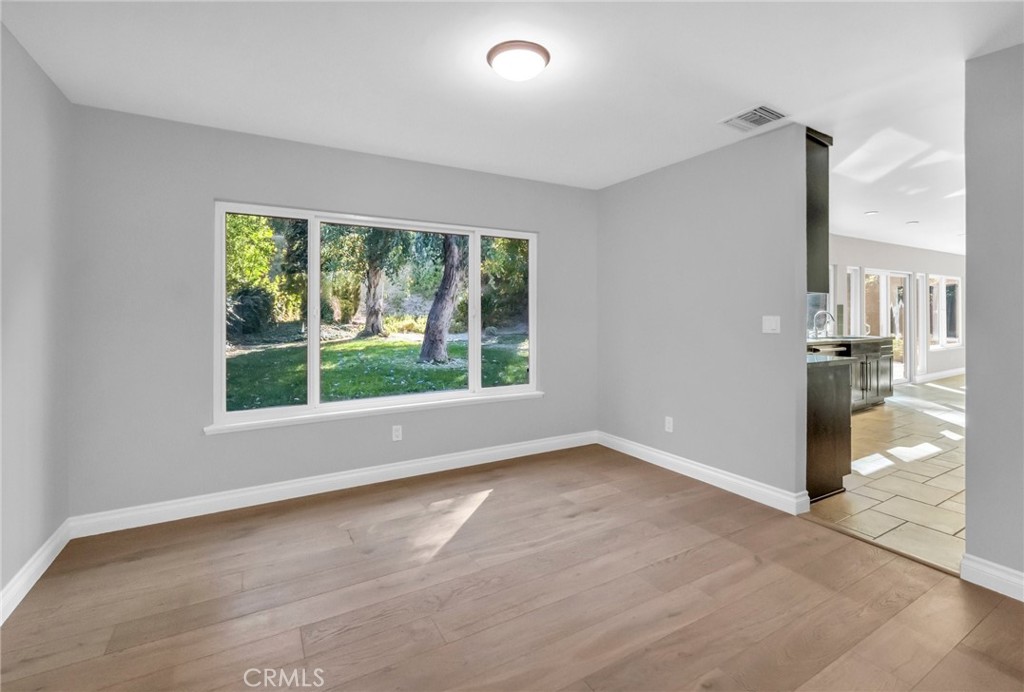 4642 Poe Avenue Property Photo 11