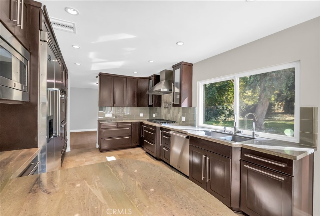4642 Poe Avenue Property Photo 12