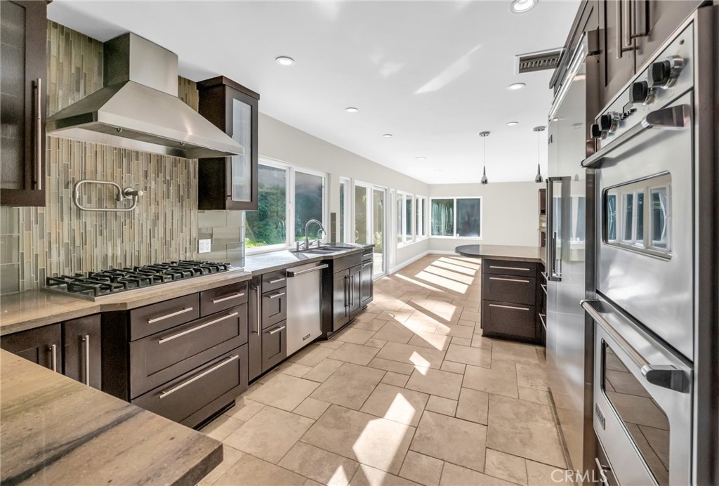 4642 Poe Avenue Property Photo 13