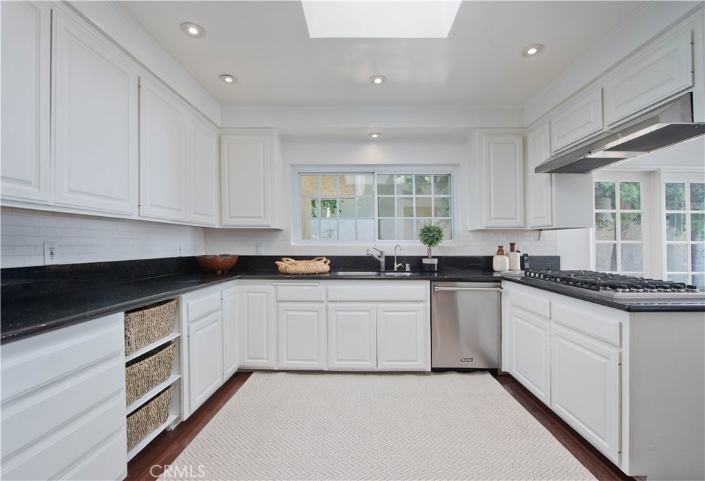 18056 Lake Encino Property Photo 7