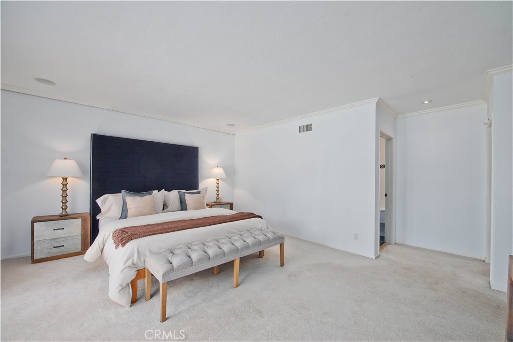 18056 Lake Encino Property Photo 15
