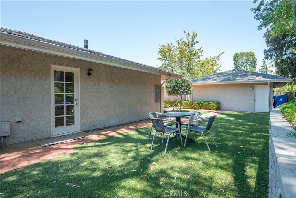 18056 Lake Encino Property Photo 33