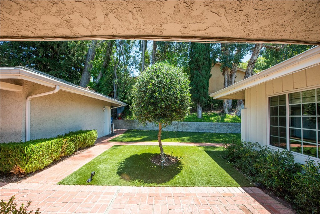 18056 Lake Encino Property Photo 34