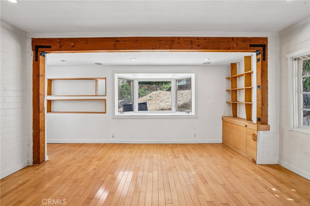 9305 Notre Dame Property Photo 3