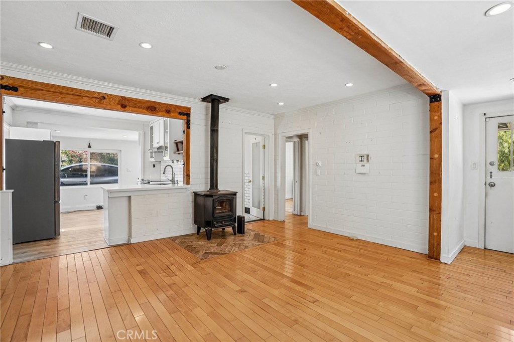 9305 Notre Dame Property Photo 4