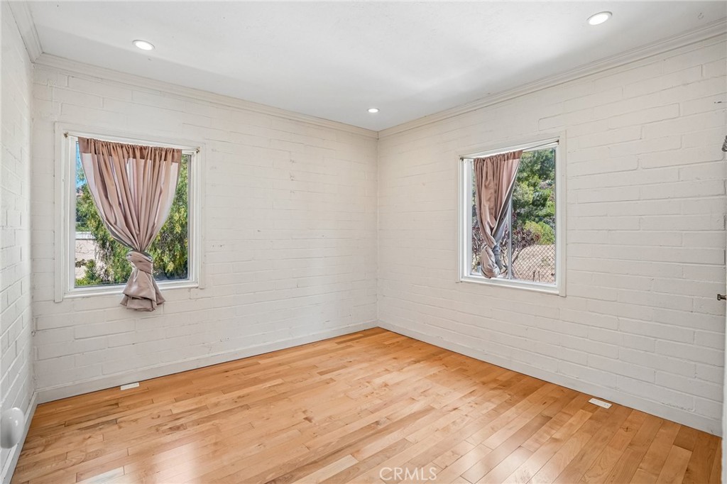 9305 Notre Dame Property Photo 6