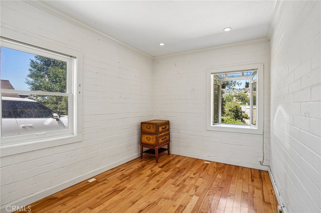 9305 Notre Dame Property Photo 8