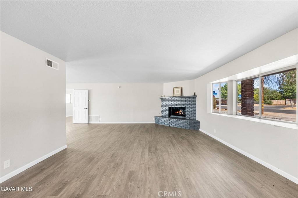 10157 E Avenue R8 Property Photo 6