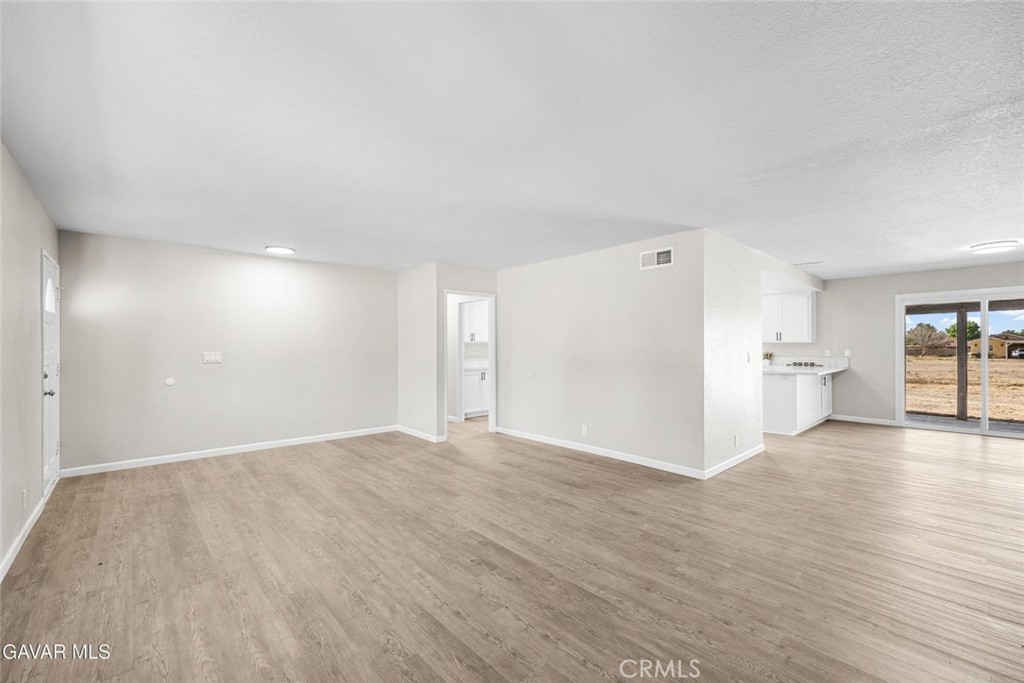 10157 E Avenue R8 Property Photo 10