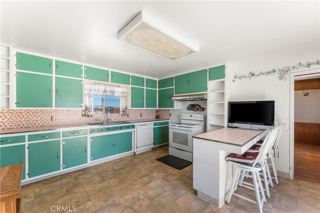 18123 Avenue A Property Photo 7