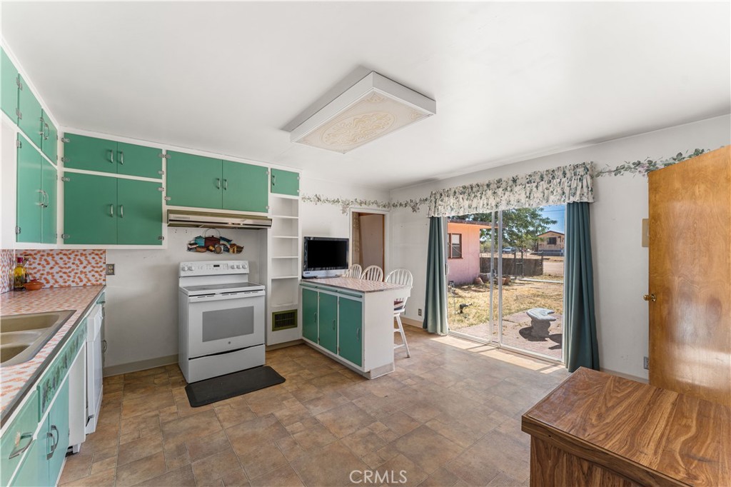 18123 Avenue A Property Photo 9