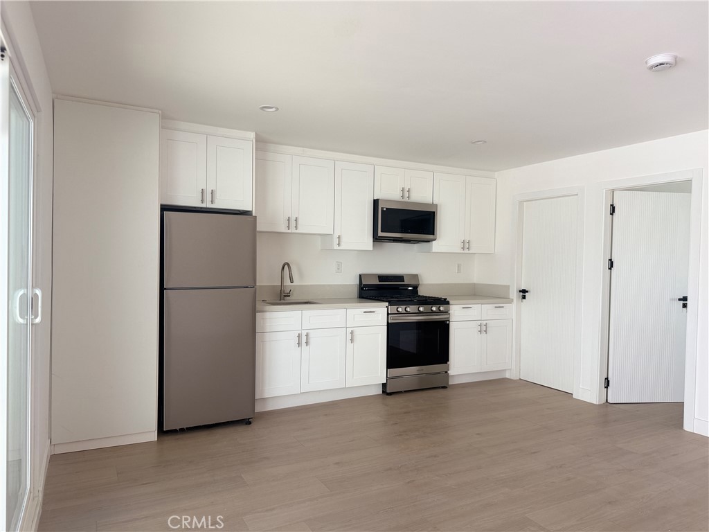 22917 Sherman Way Property Photo 2
