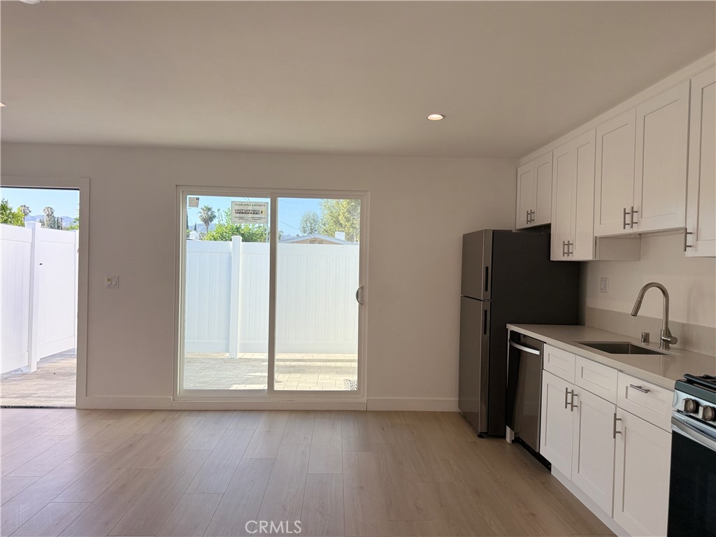 22917 Sherman Way Property Photo 6