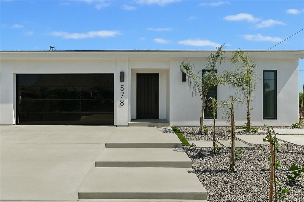 578 W Avenida Cerca Property Photo 1
