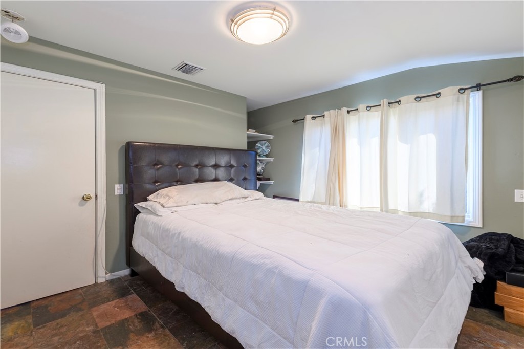 3633 Willowcrest Avenue Property Photo 17