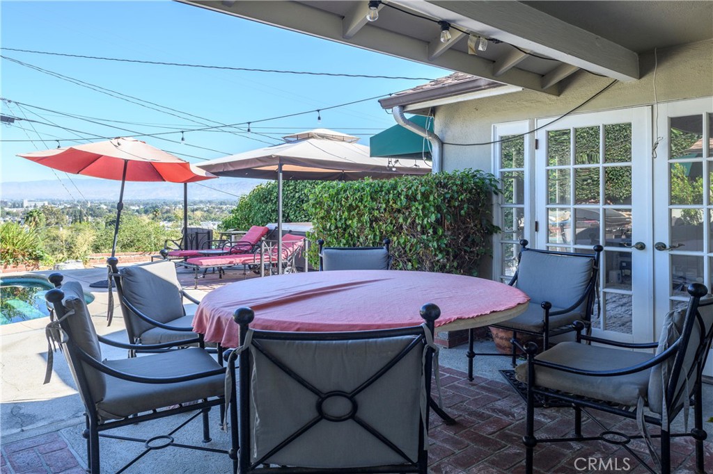 3633 Willowcrest Avenue Property Photo 23