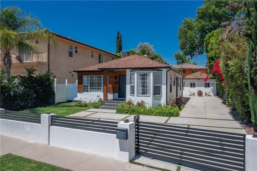 5143 Newcastle Avenue Property Photo 1