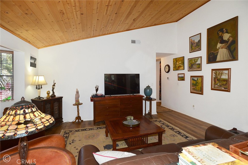 15417 Acacia Property Photo 9