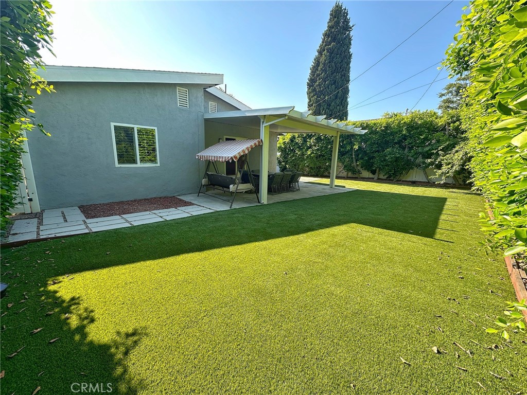 5857 Balcom Avenue Property Photo 3