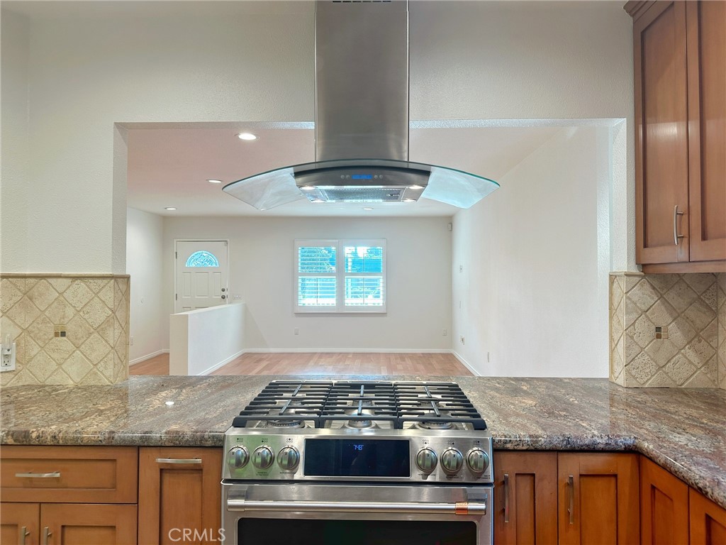 5857 Balcom Avenue Property Photo 7