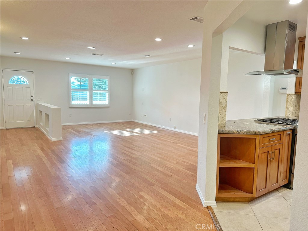 5857 Balcom Avenue Property Photo 12
