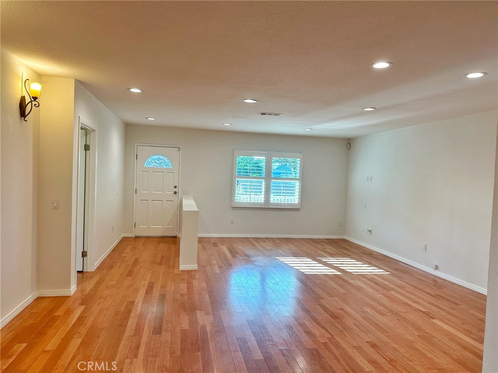 5857 Balcom Avenue Property Photo 14