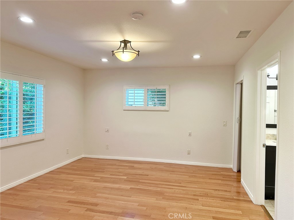 5857 Balcom Avenue Property Photo 16
