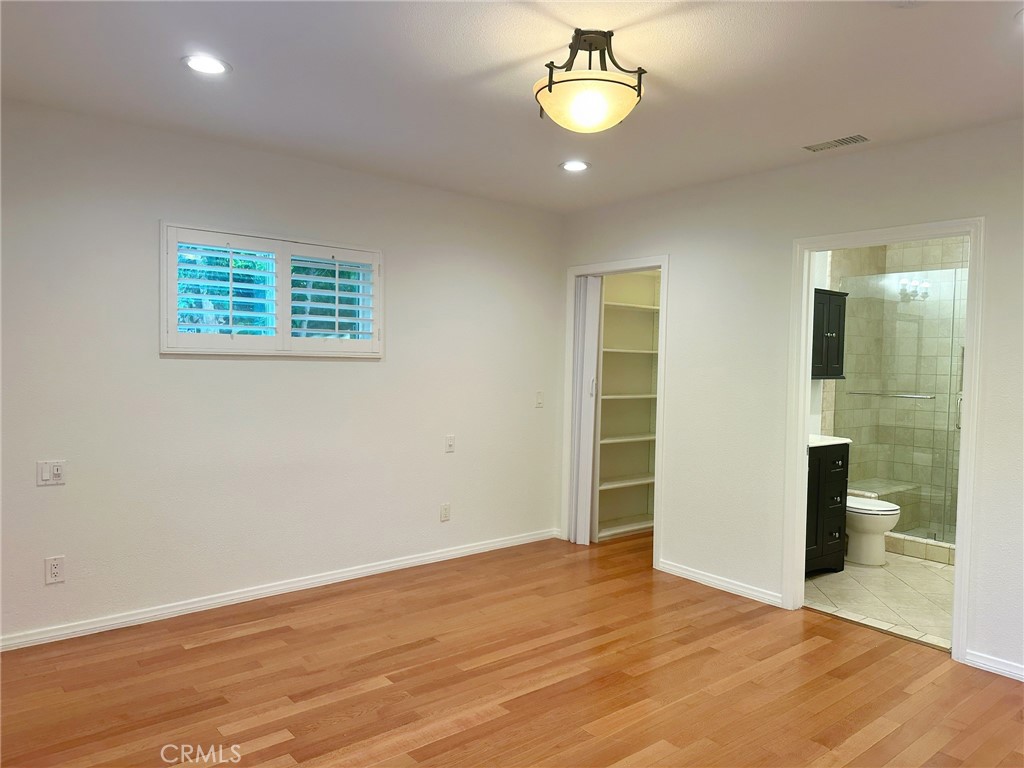 5857 Balcom Avenue Property Photo 18