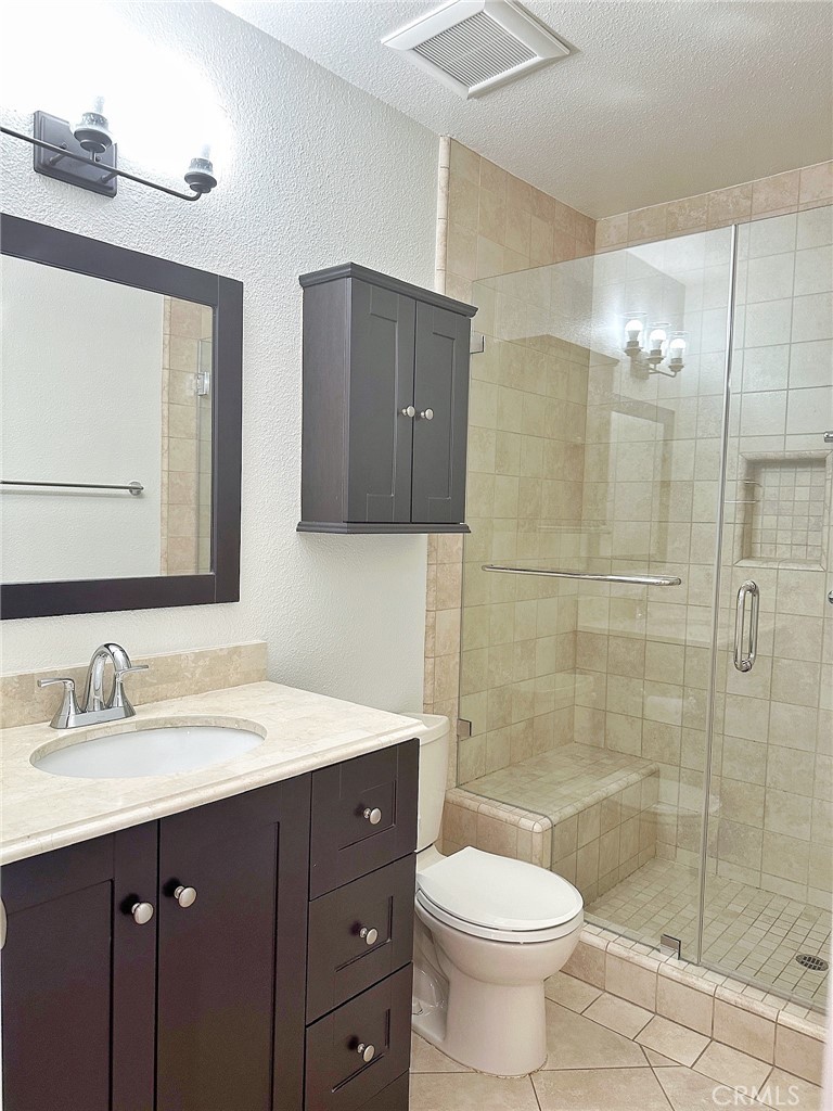 5857 Balcom Avenue Property Photo 19