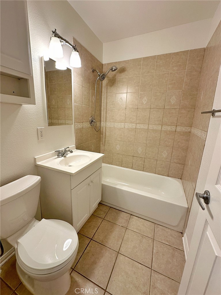 5857 Balcom Avenue Property Photo 22