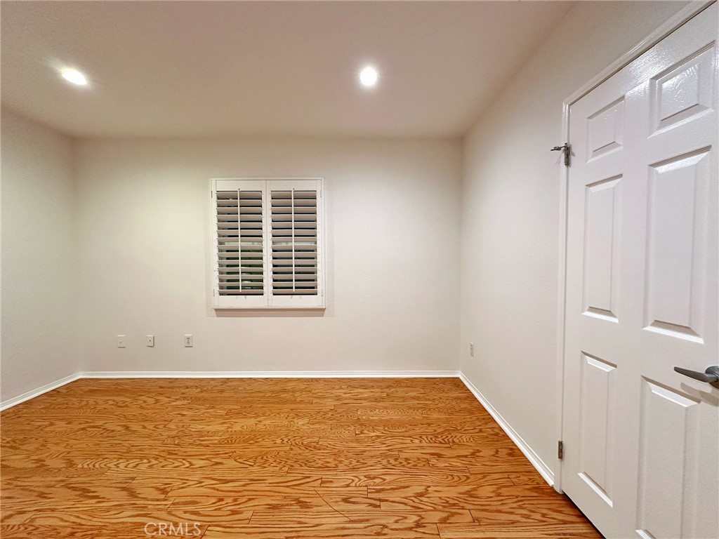 5857 Balcom Avenue Property Photo 23