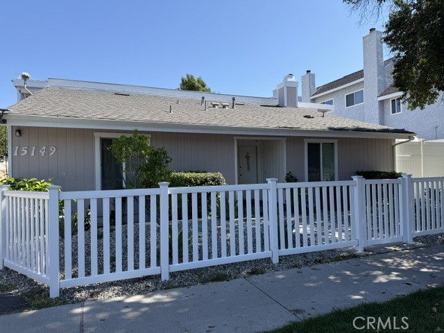 15149 Victory Boulevard Property Photo 3