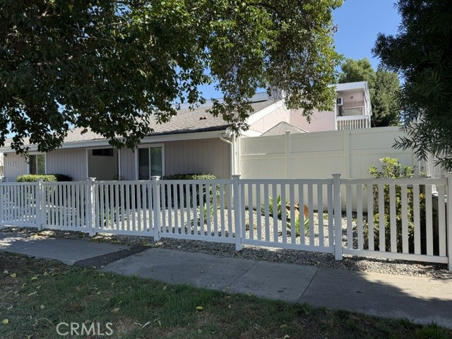 15149 Victory Boulevard Property Photo 4