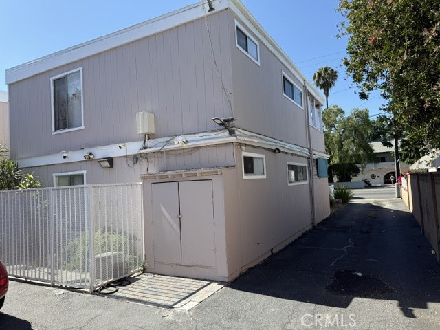 15149 Victory Boulevard Property Photo 7