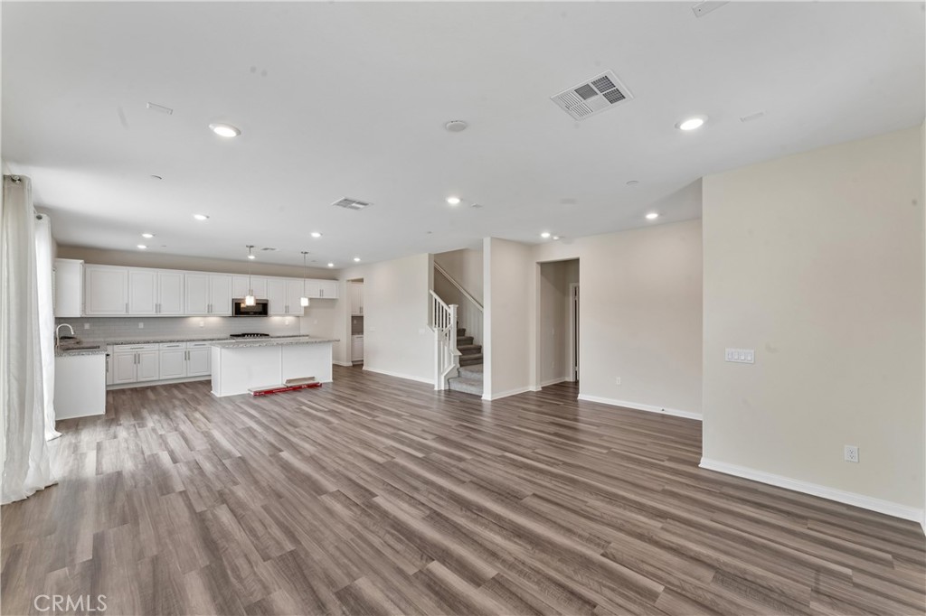 17115 Zion Drive Property Photo 5