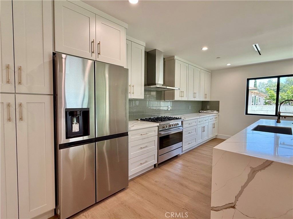 22130 Gault Street Property Photo 6