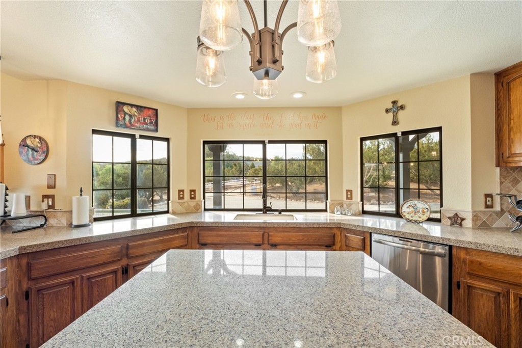 6535 Juniper Crest Road Property Photo 8