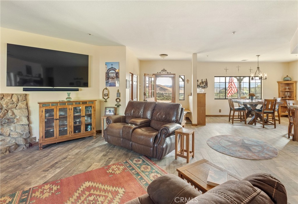 6535 Juniper Crest Road Property Photo 12