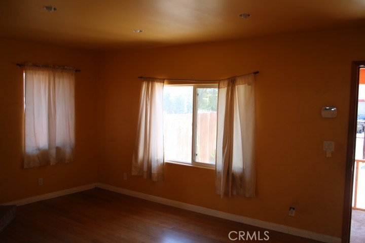 1301 N Mccadden Place Property Photo 4