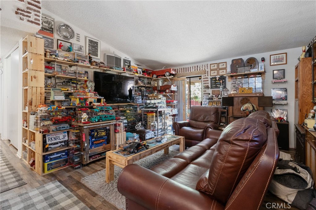 14324 Lear Property Photo 5