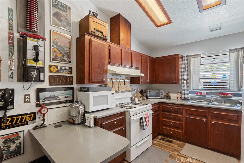 14324 Lear Property Photo 6