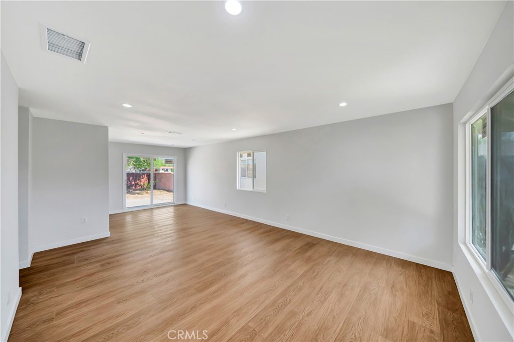 45514 11th Street W Property Photo 4