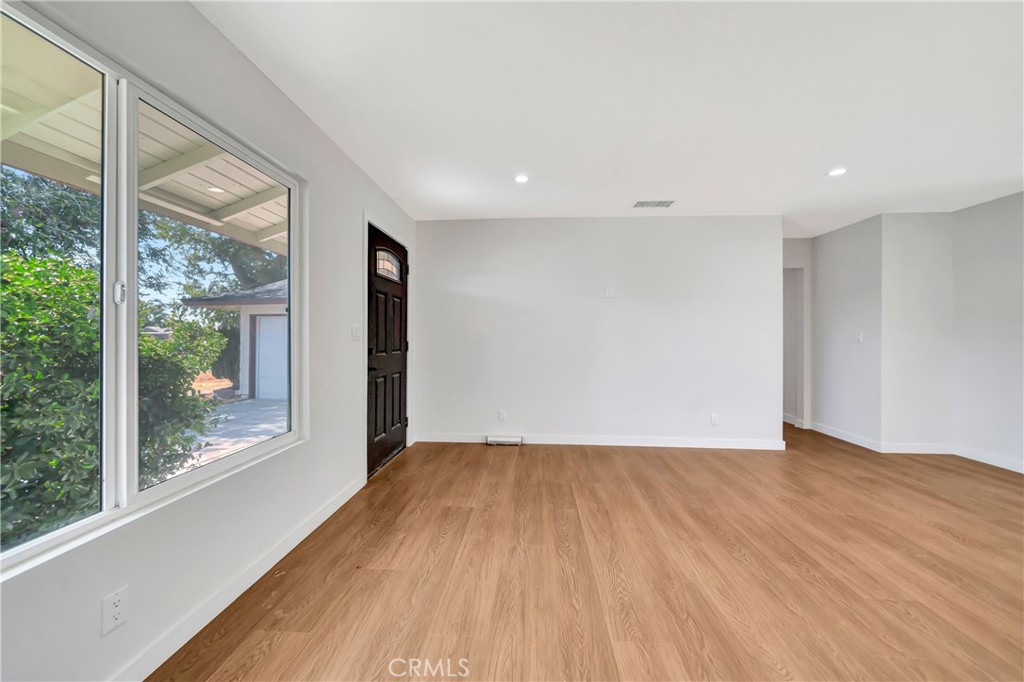 45514 11th Street W Property Photo 6