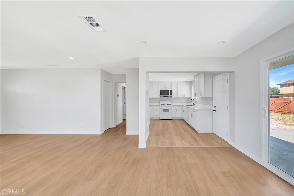 45514 11th Street W Property Photo 9