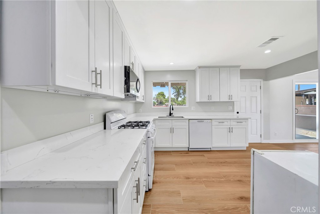 45514 11th Street W Property Photo 10