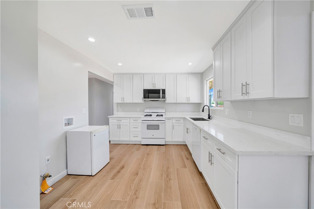 45514 11th Street W Property Photo 11